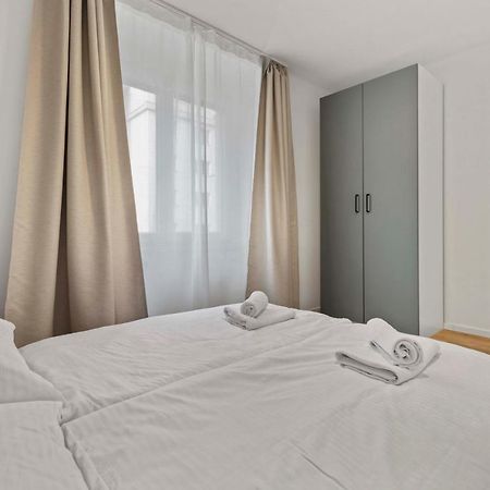 2 Bedroom Apt Steps To Nivy Station Bratislava Exterior photo