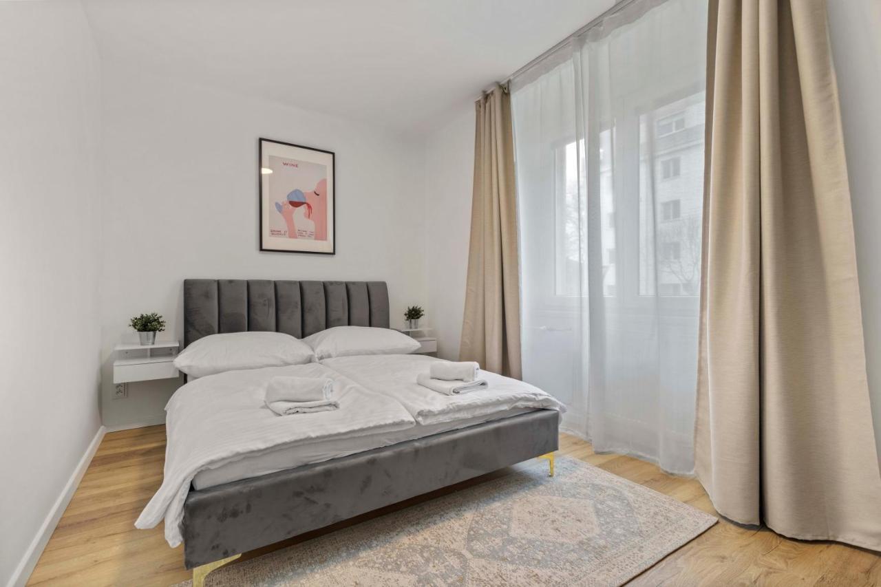 2 Bedroom Apt Steps To Nivy Station Bratislava Exterior photo